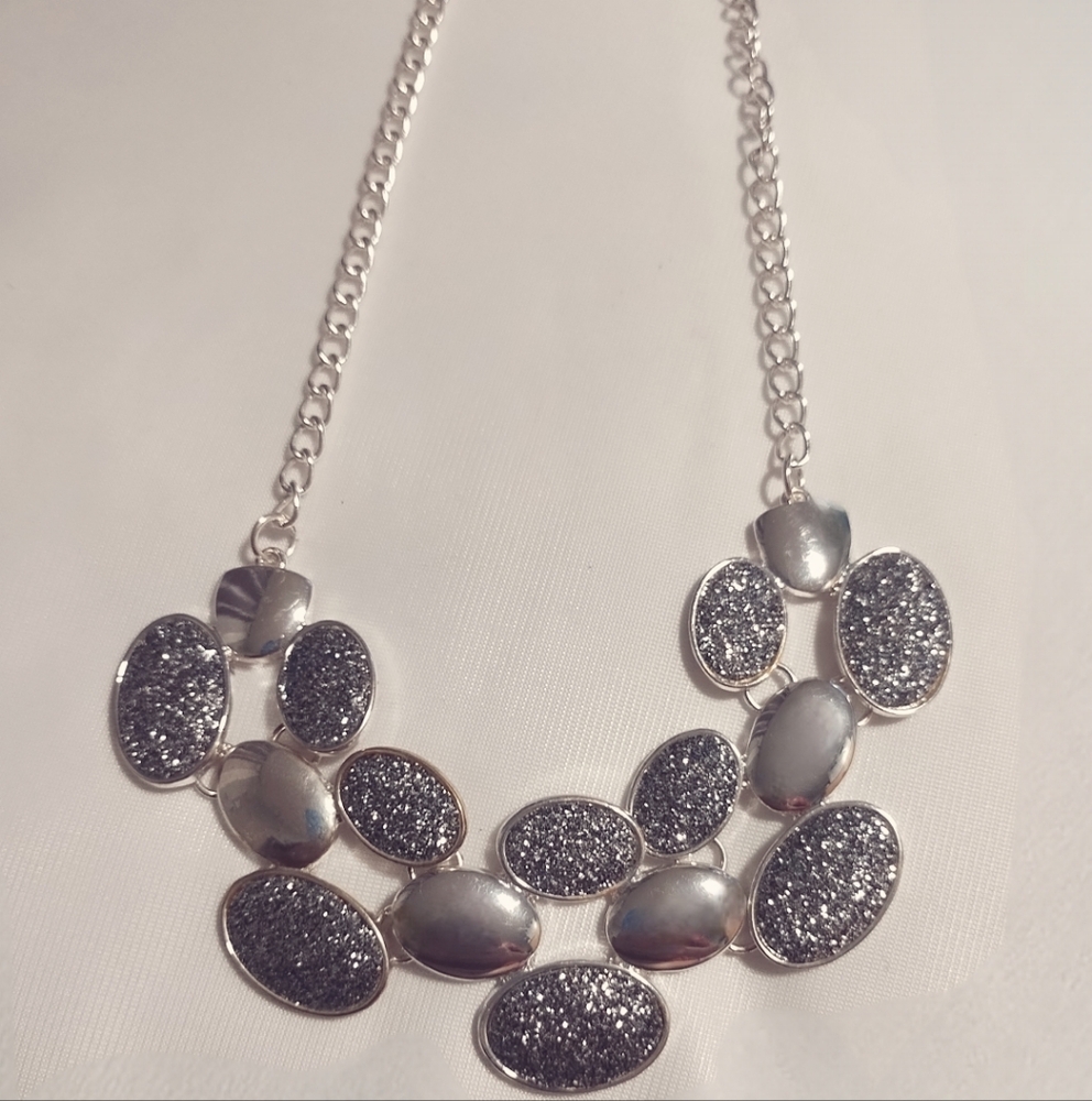 Vintage 2K | Silver Oval Cluster Frontal Necklace - Picture 6 of 7